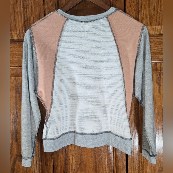 5 For 20 BKE Buckle Long Sleeve Color Block Gray Tan Top in size Youth S - Picture 3 of 3